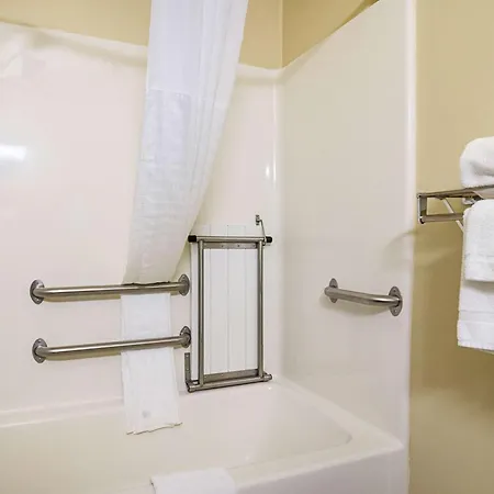 Comfort Inn & Suites Hutchinson Extérieur photo