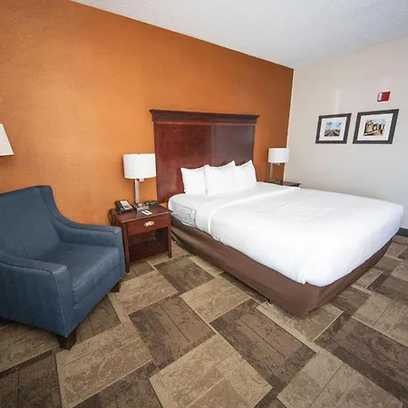 Comfort Inn & Suites Hutchinson Exterior photo